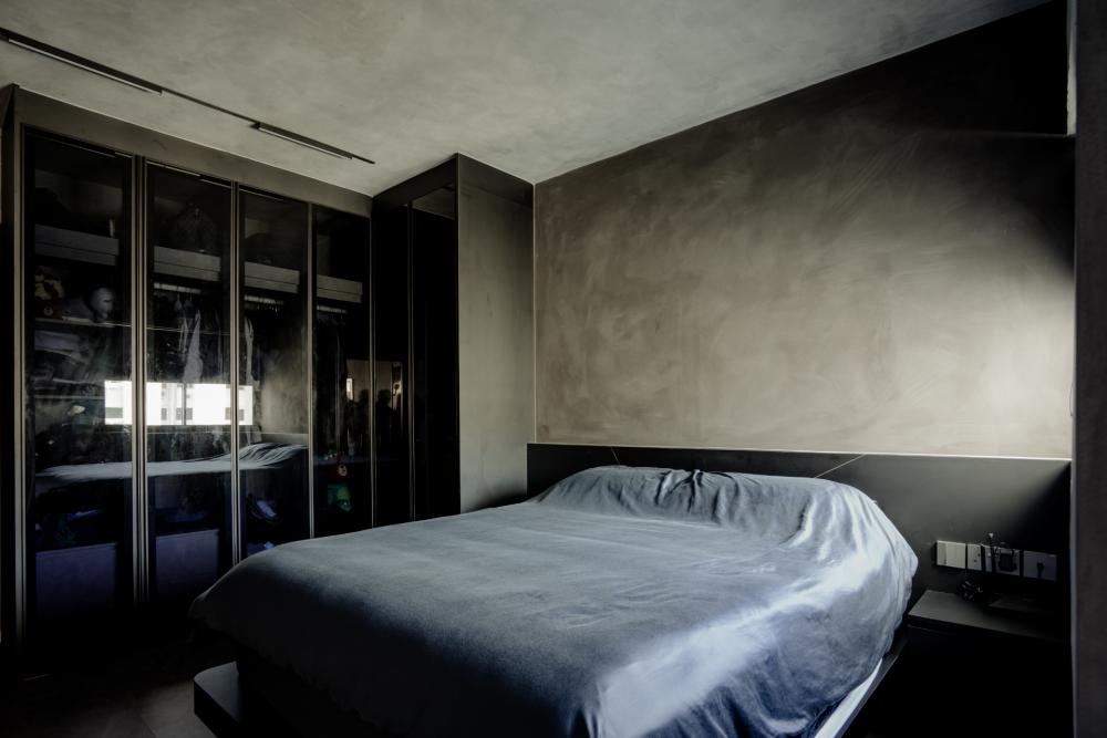 Industrial Bedroom with Homogeneous Tiles and Granite Floor