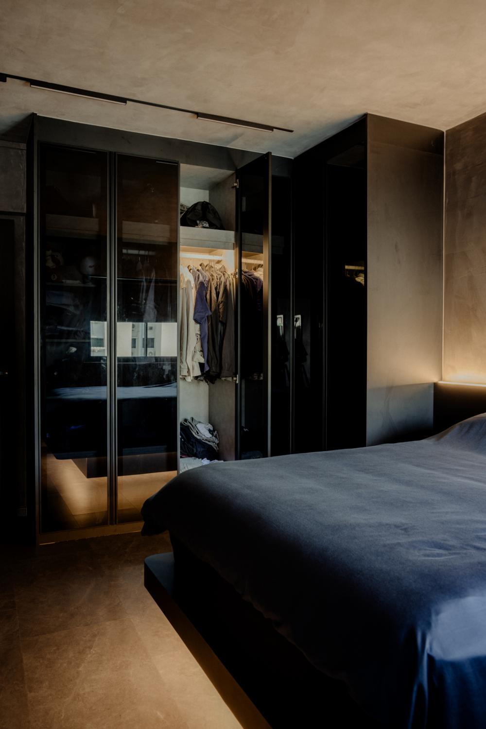 Industrial Bedroom with Homogeneous Tiles and Granite Floor