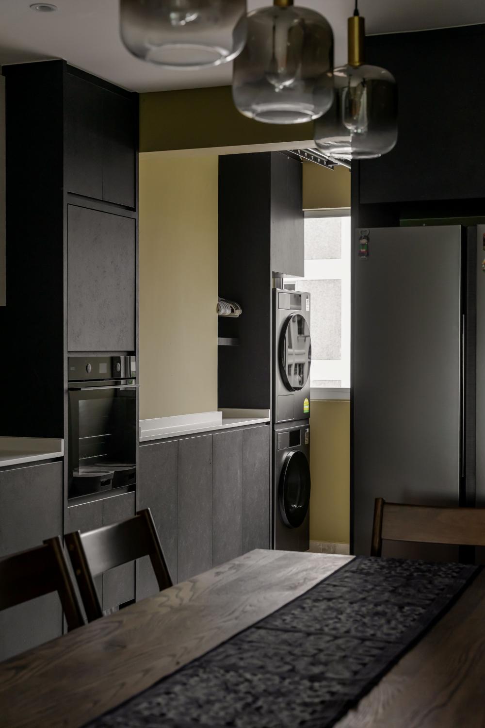 Contemporary Service Yard with Washing Machine and Laundry Area