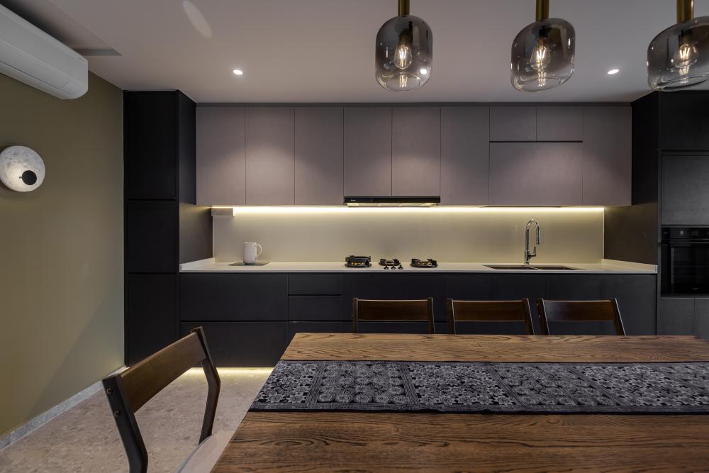 Contemporary Kitchen with Countertop and Homogeneous Tiles