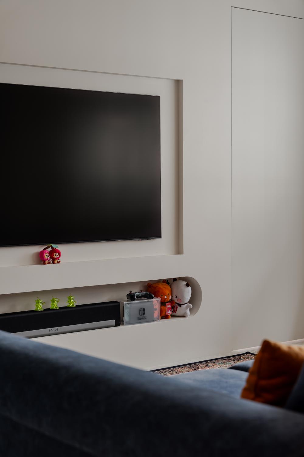 Contemporary Living Room with Carpet and Sofa