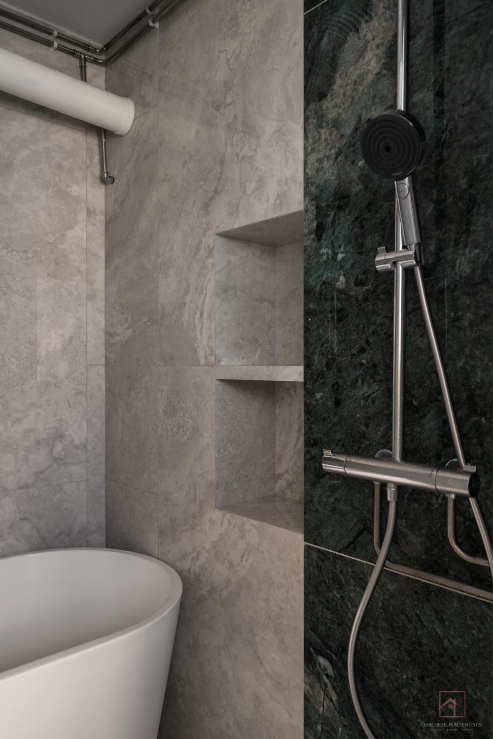Contemporary Bathroom with Bathtub and Rainshower