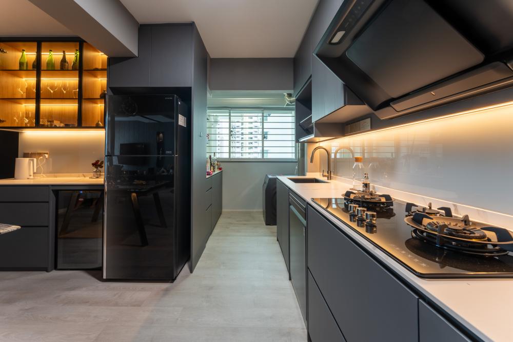 Modern Kitchen with Open Kitchen and Kitchen Backsplash