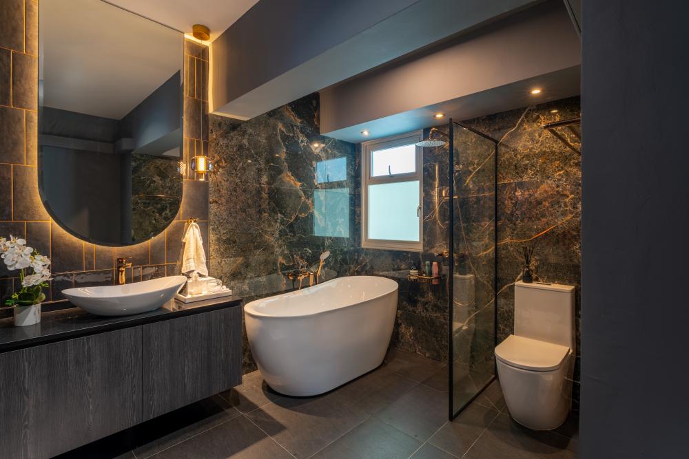 Modern Bathroom with Bathtub and Bathroom Accessories
