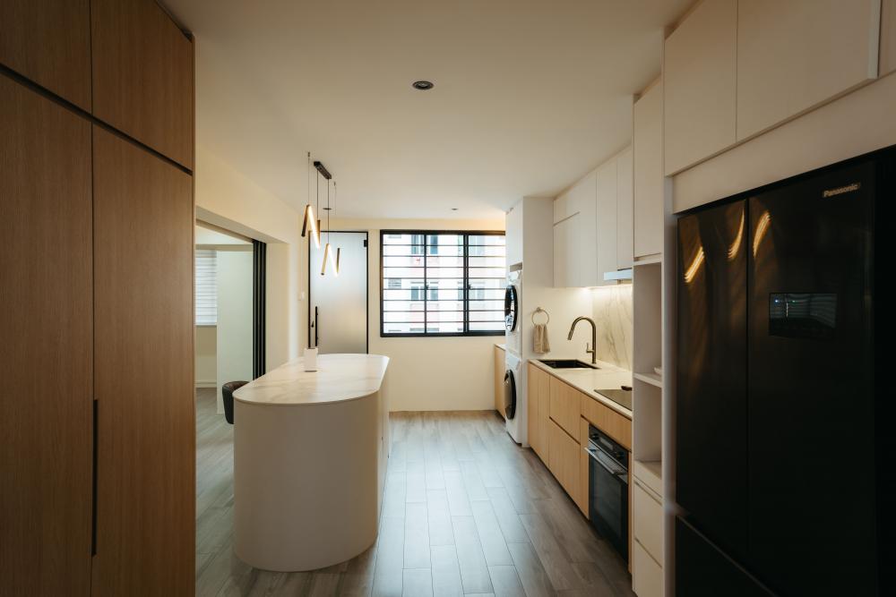 Contemporary Kitchen with Countertop and Open Kitchen
