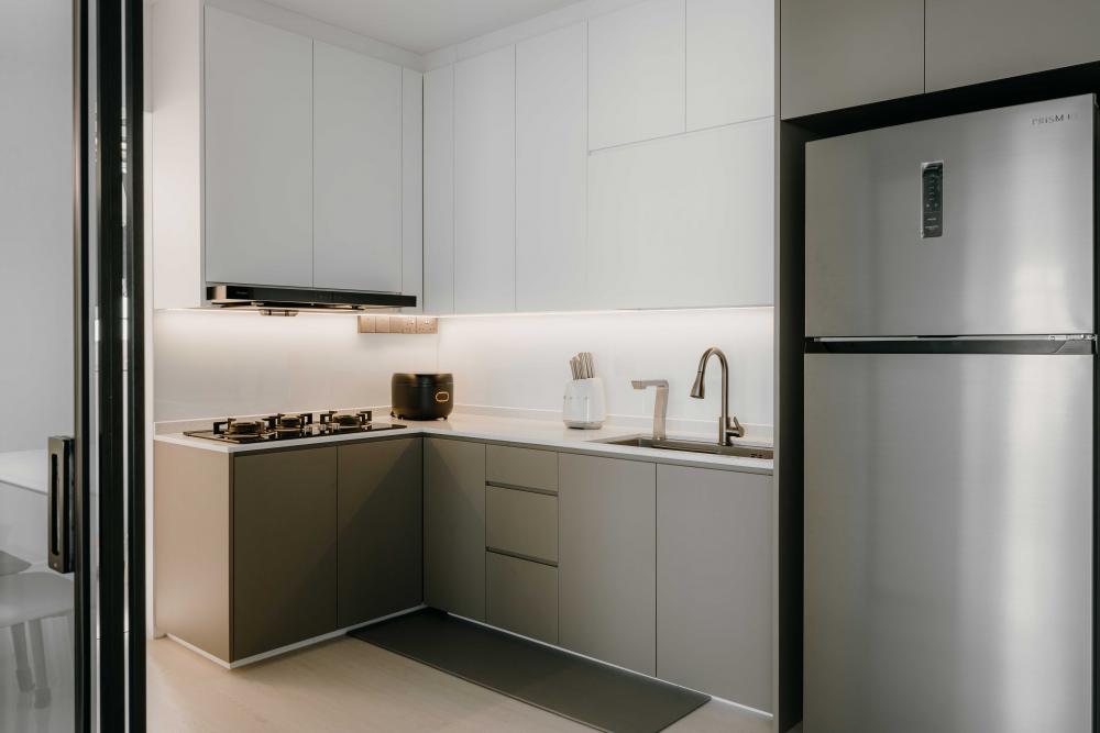 Minimalist Kitchen with Countertop and Kitchen Backsplash