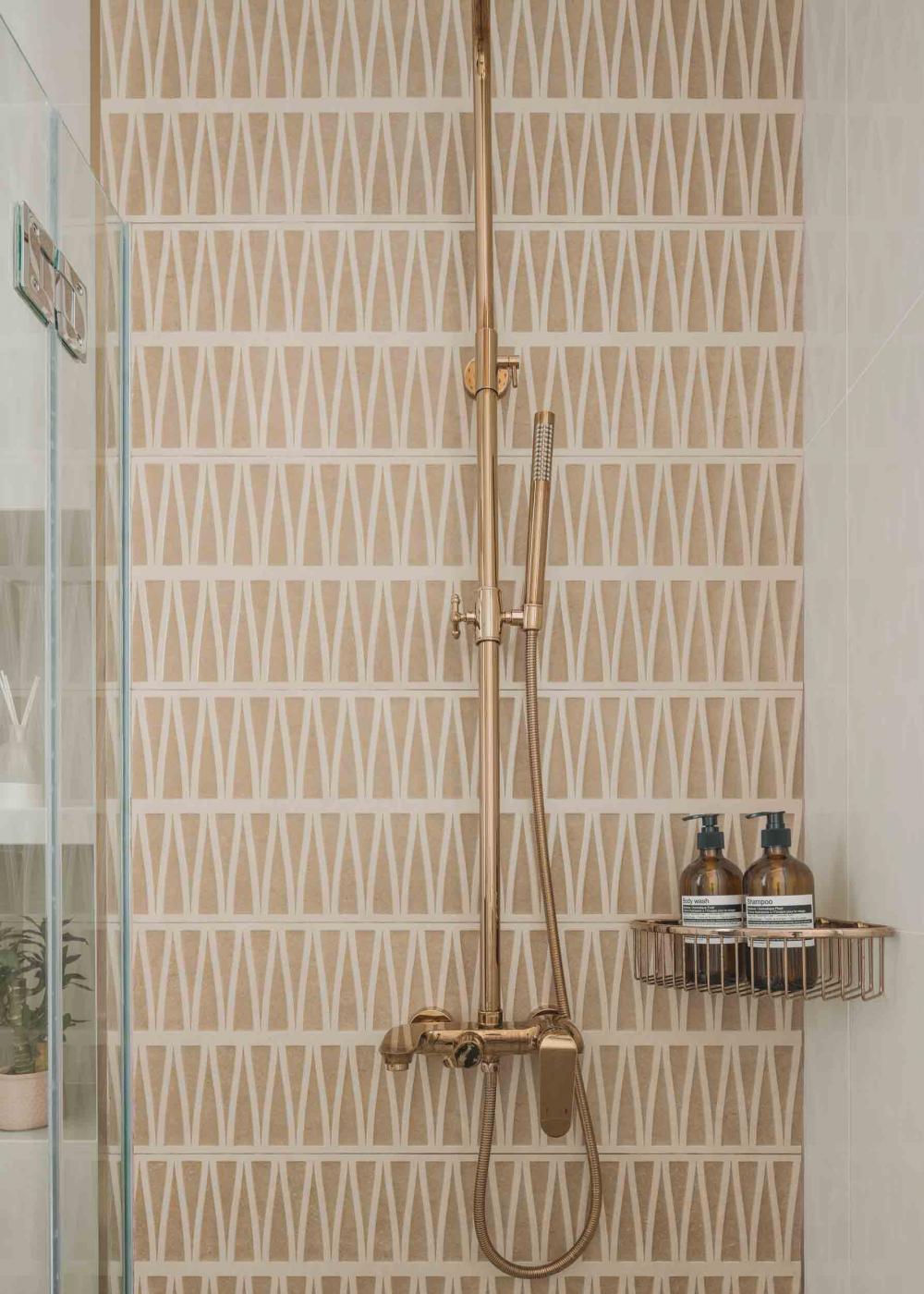Contemporary Bathroom with Shower Screen and Rainshower