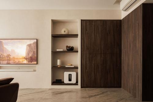 Minimalist New Condominium by Bespoke Gallery