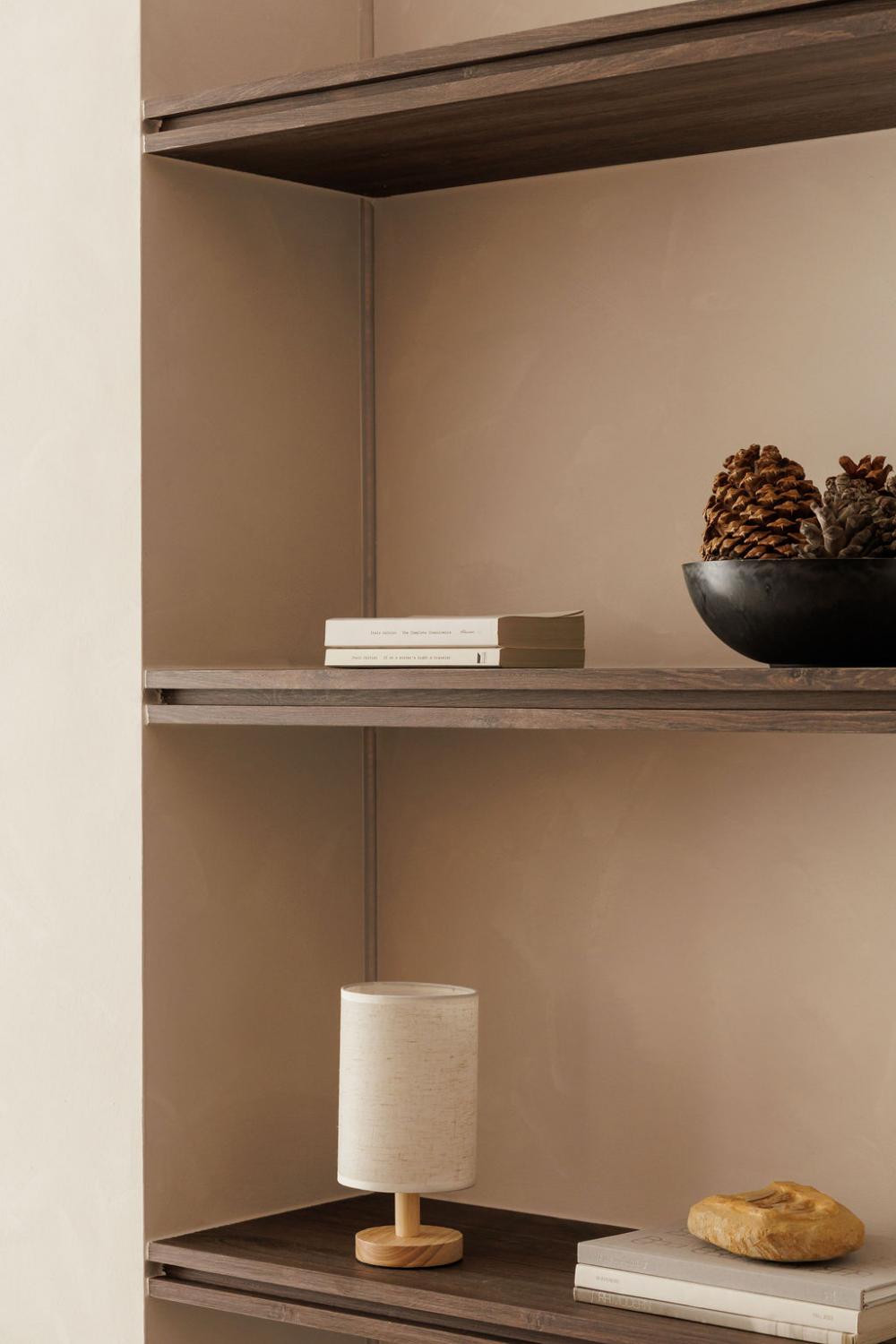Minimalist Living Room with Countertop and Homogeneous Tiles