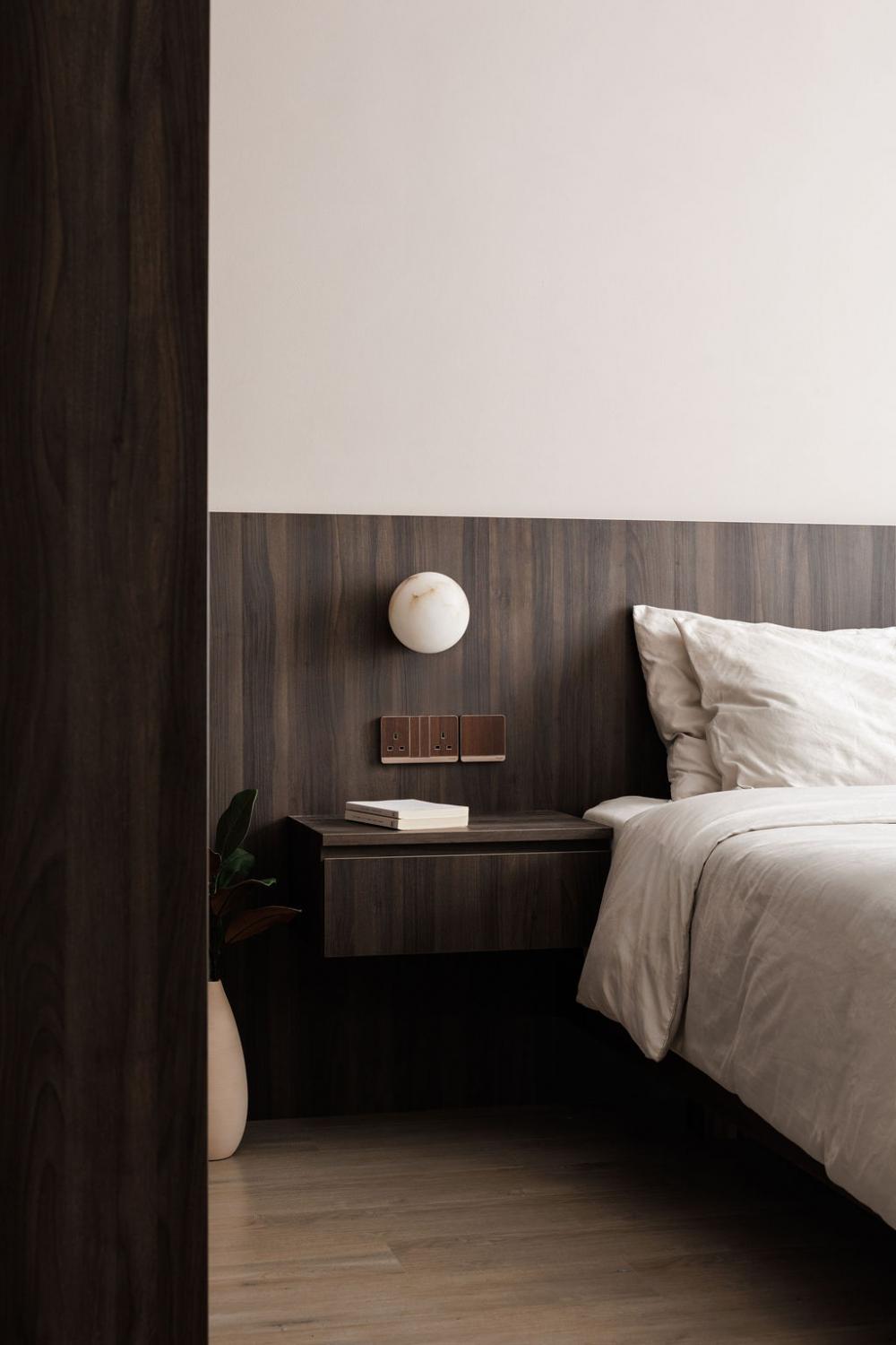 Minimalist Bedroom with Homogeneous Tiles and Bay Window