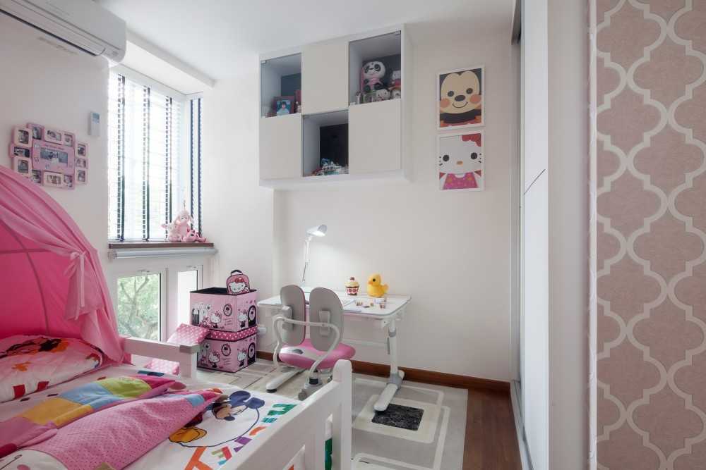Minimalist Kids Room with Wardrobe and Sliding Wardrobe