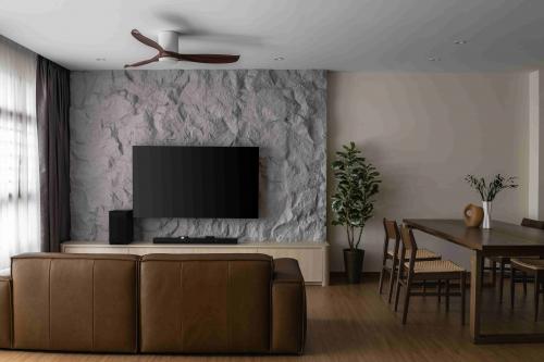Modern New 5-Room HDB by Dibs Zeal
