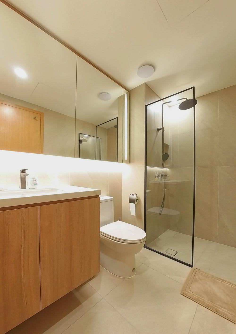 Scandinavian Bathroom with Countertop and Homogeneous Tiles