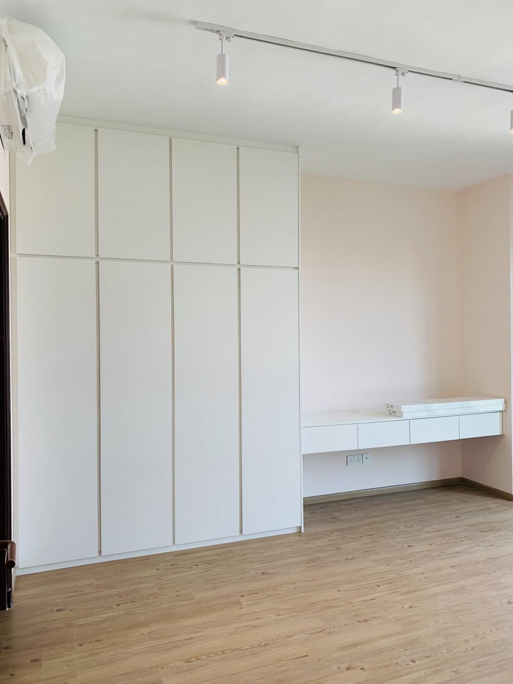 Contemporary Bedroom with Vinyl Flooring and Wardrobe