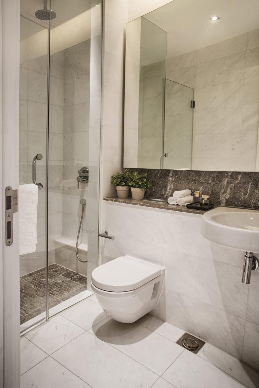 Contemporary Bathroom with Mirror and Shower Screen