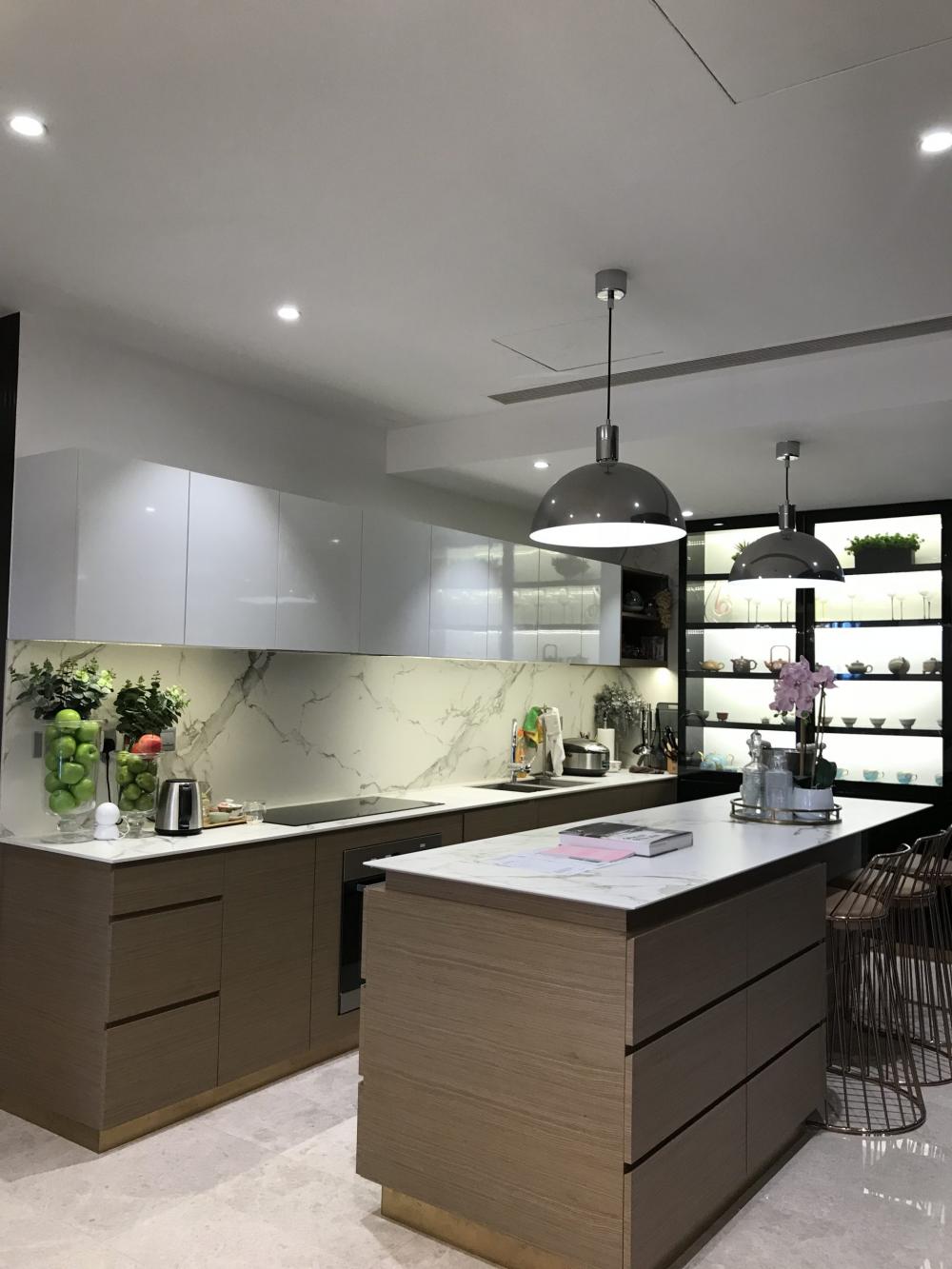 Modern Kitchen with Countertop and Kitchen Island