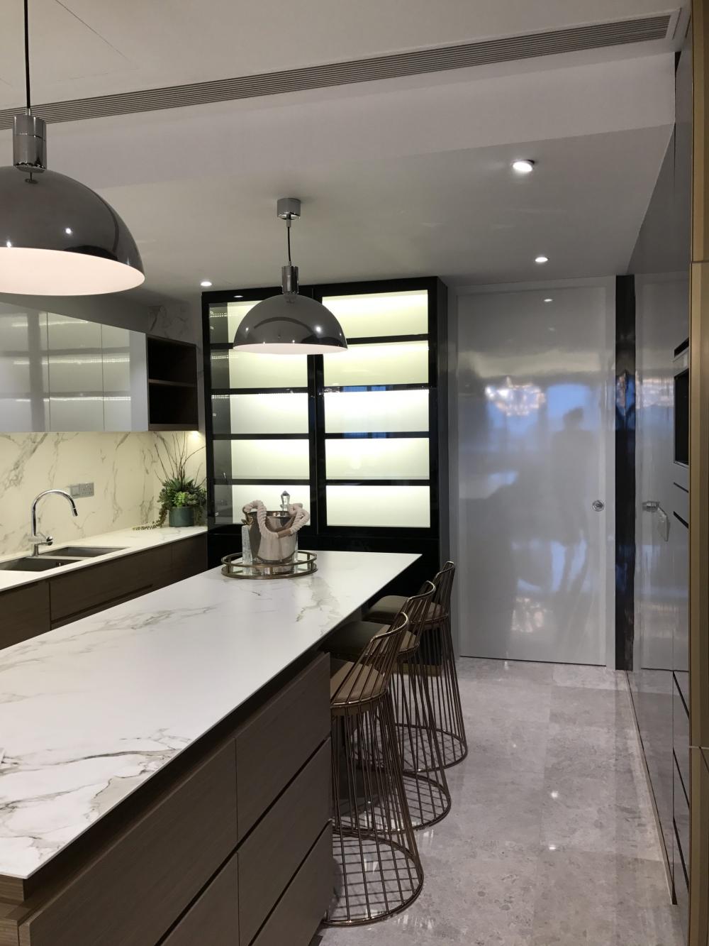 Modern Kitchen with Countertop and Kitchen Island