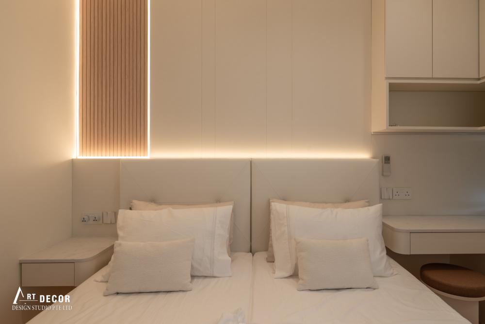 Contemporary Bedroom with Queen Bed and Bed