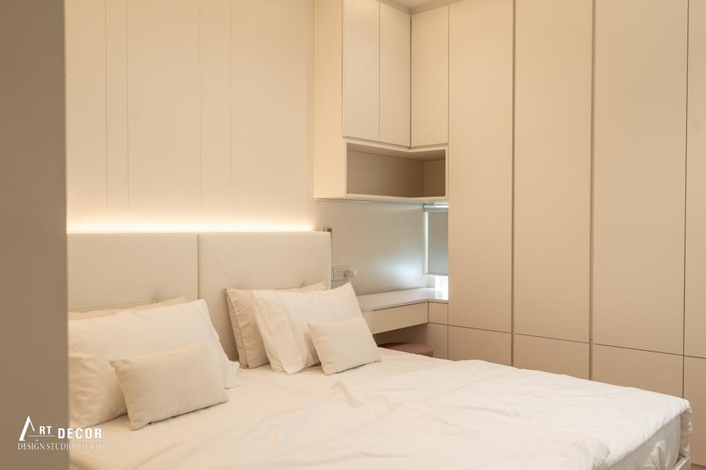 Contemporary Bedroom with Wardrobe and Closet
