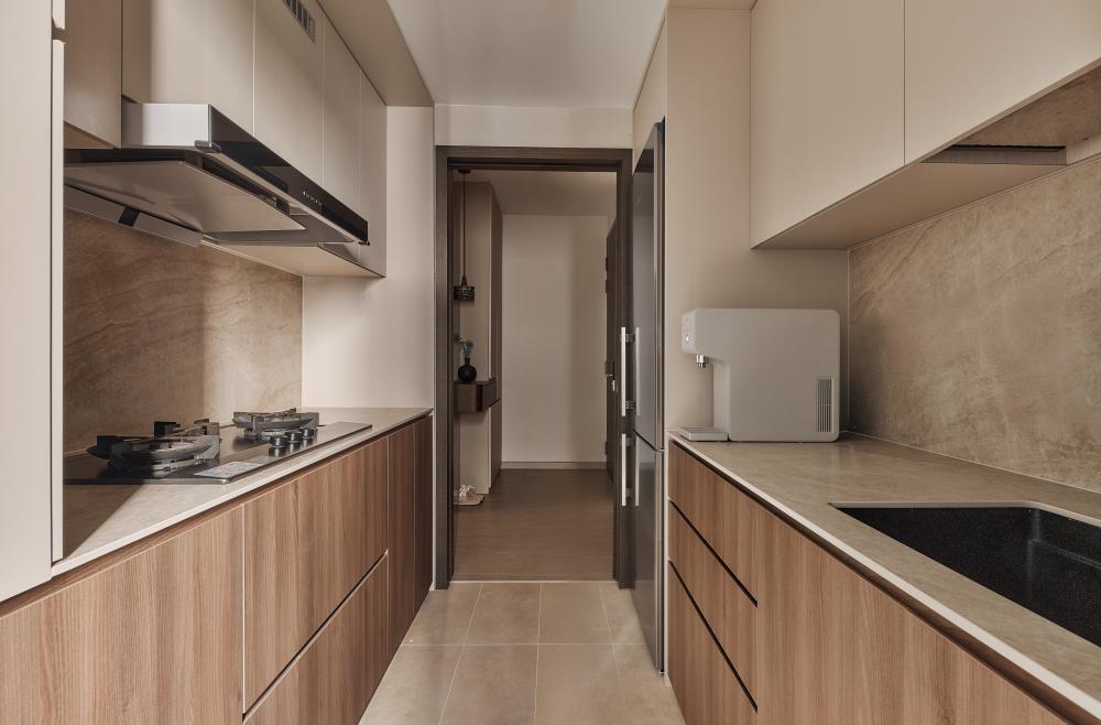 Modern Kitchen with Countertop and Breakfast Counter
