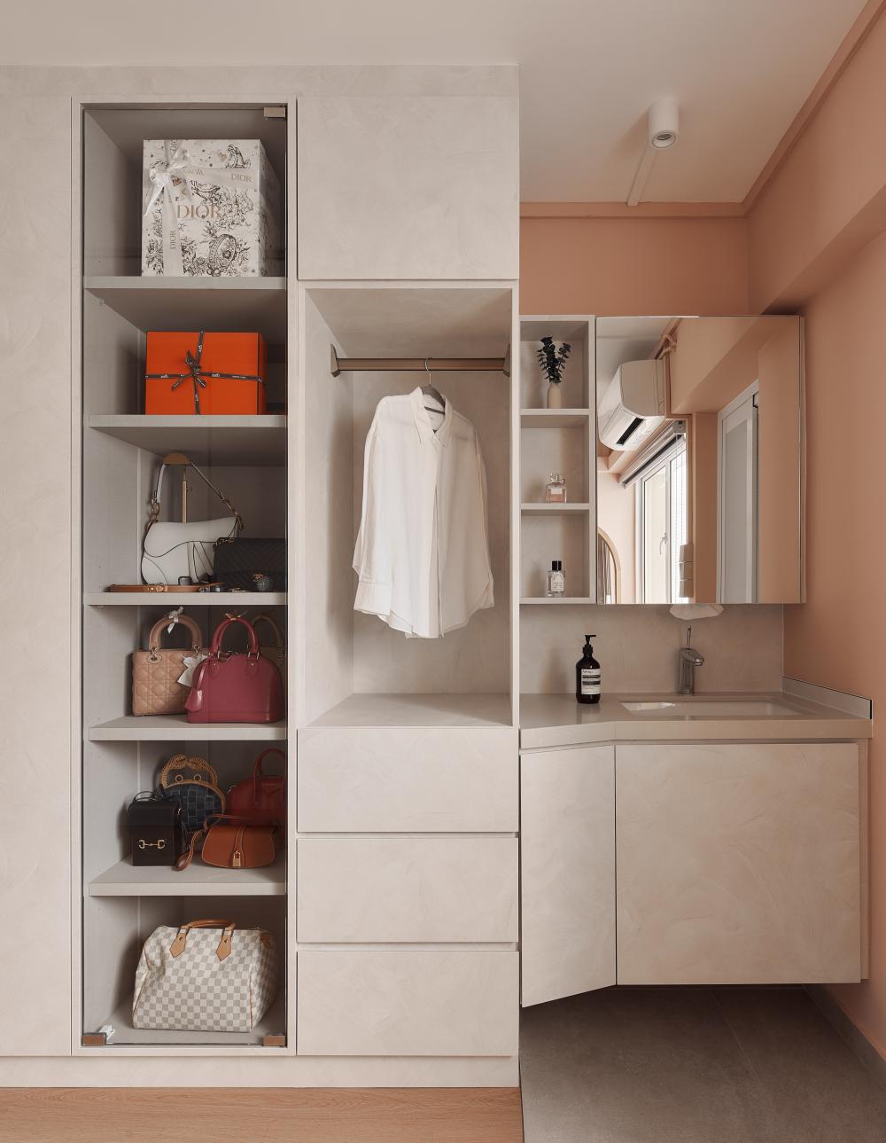 Asian Walk-in Wardrobe with Wardrobe and Small Storage