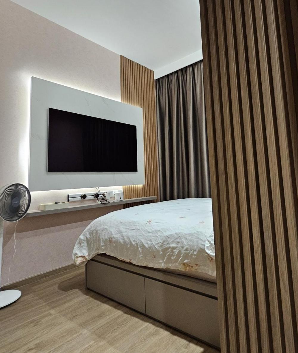 Scandinavian Bedroom with Vinyl Flooring and Flooring