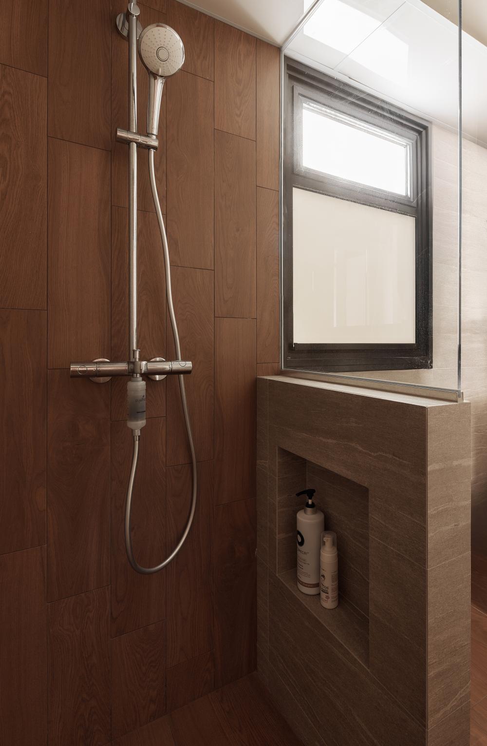 Minimalist Bathroom with Mirror and Bathroom Storage