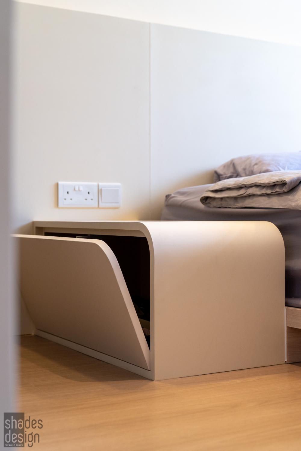 Minimalist Bedroom with Vinyl Flooring and Bedside Table