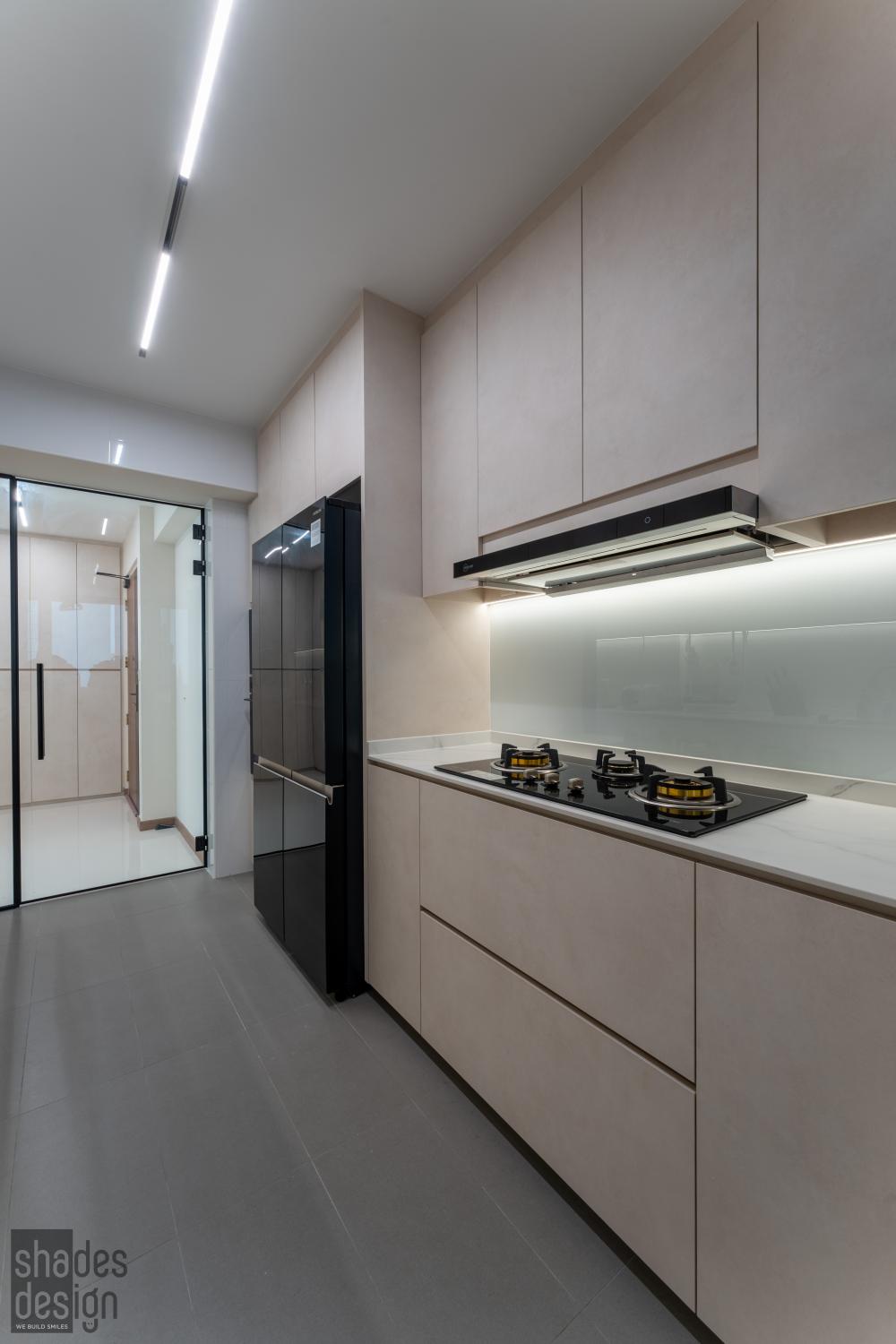 Minimalist Kitchen with Countertop and Kitchen Backsplash
