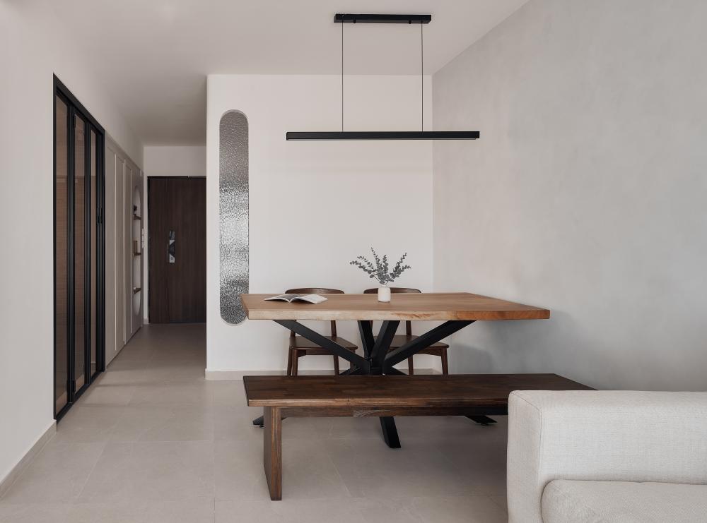 Modern Dining Room with Dining Table and Dining Chairs