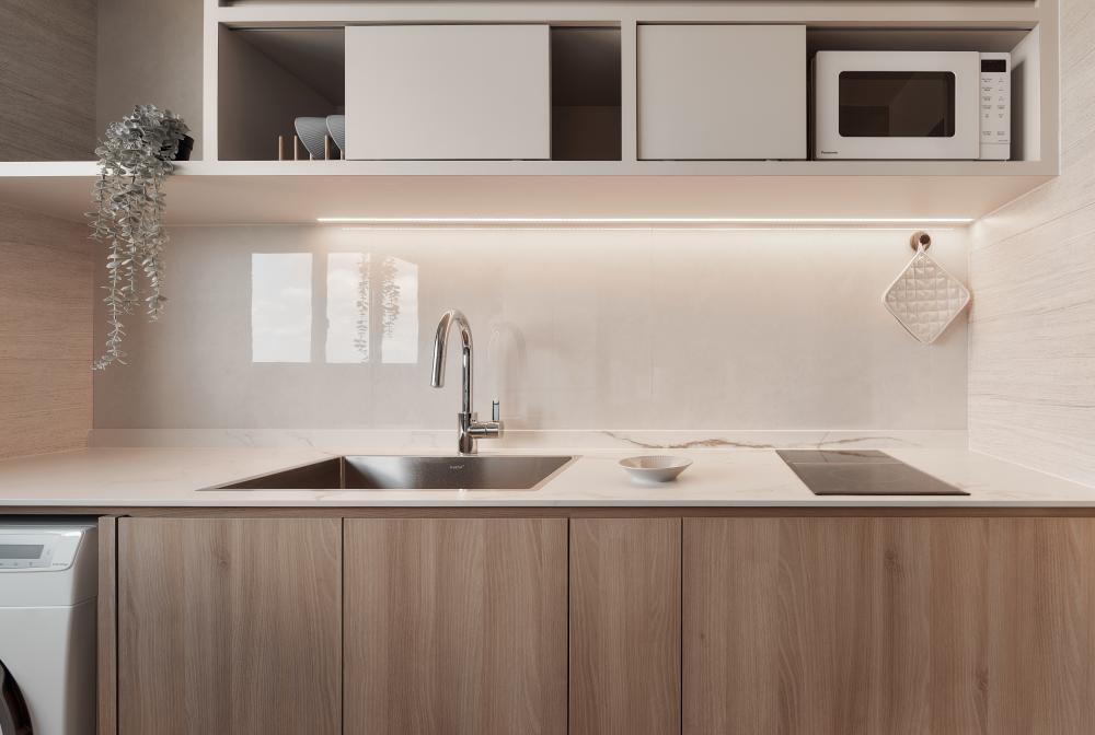 Modern Kitchen with Countertop and Breakfast Counter