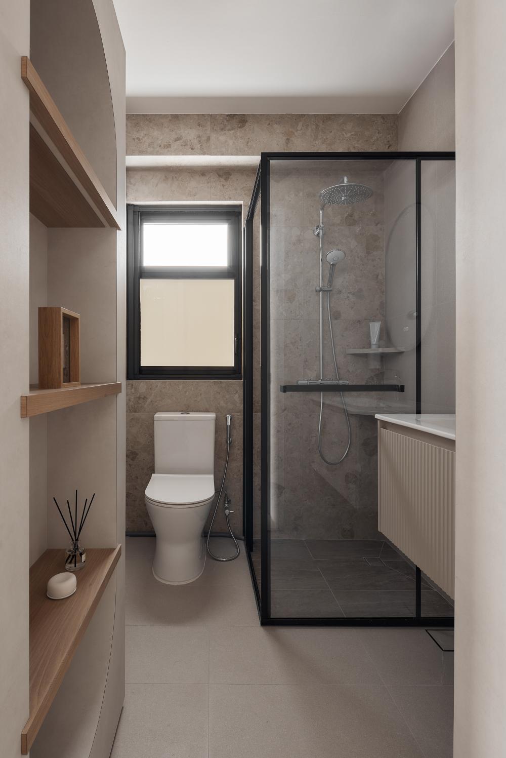 Modern Bathroom with Mirror and Rainshower