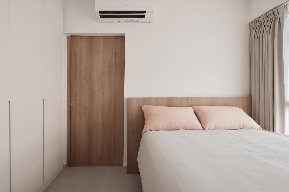 Modern Bedroom with Wardrobe and Queen Bed