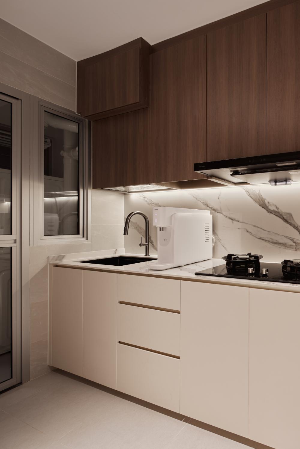 Modern Kitchen with Cupboard and Kitchen Backsplash