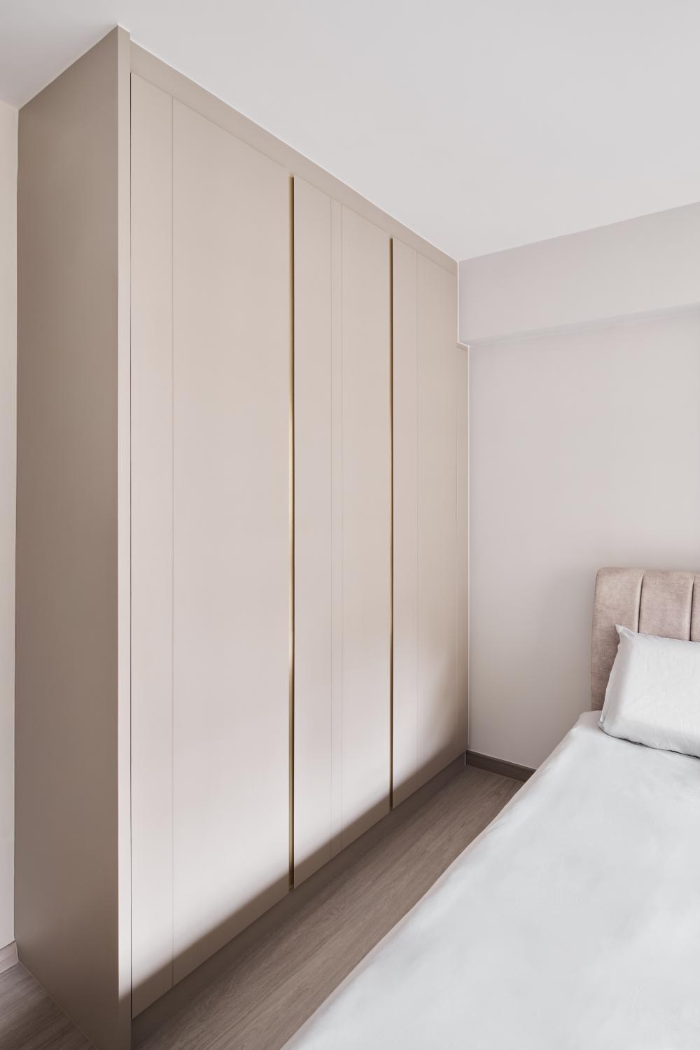 Modern Bedroom with Vinyl Flooring and Wardrobe
