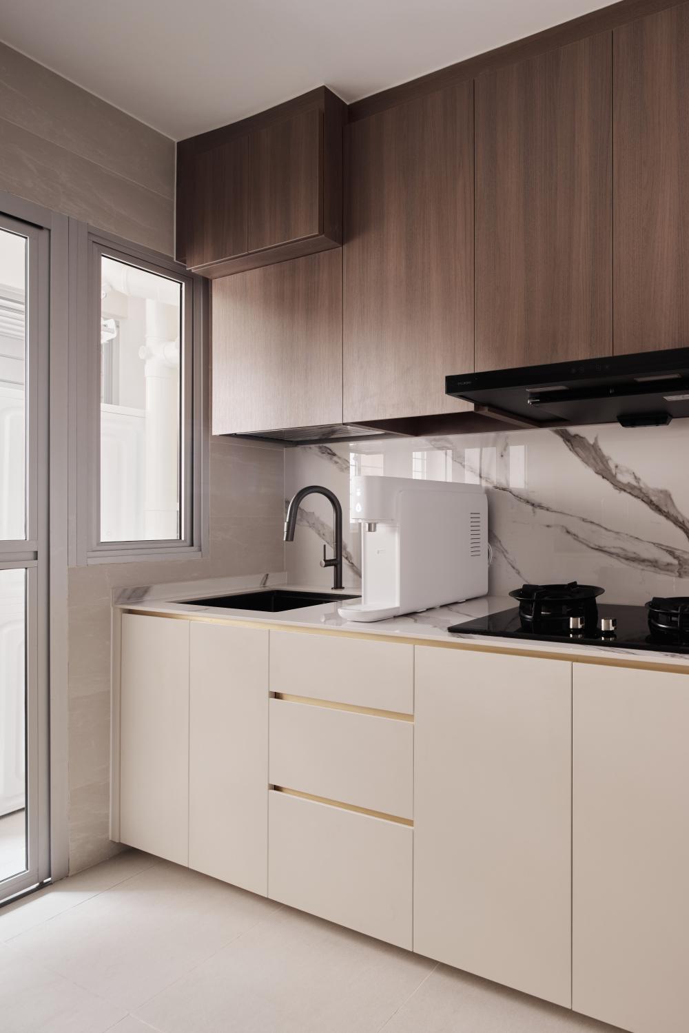 Modern Kitchen with Cupboard and Kitchen Backsplash