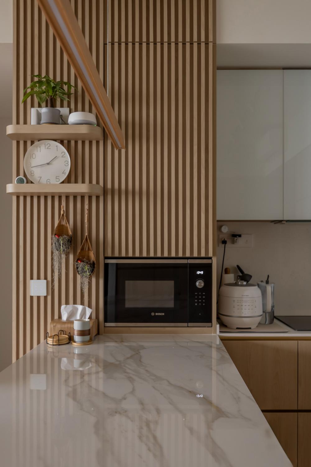 Modern Kitchen with Kitchen Island and Open Kitchen