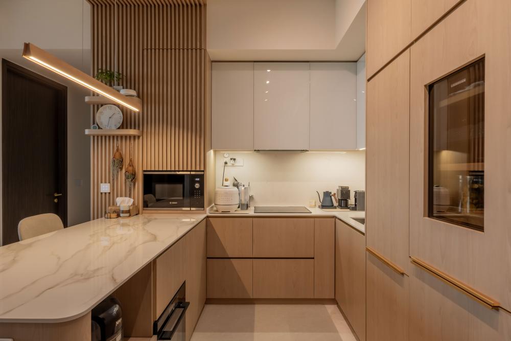 Modern Kitchen with Kitchen Island and Cupboard