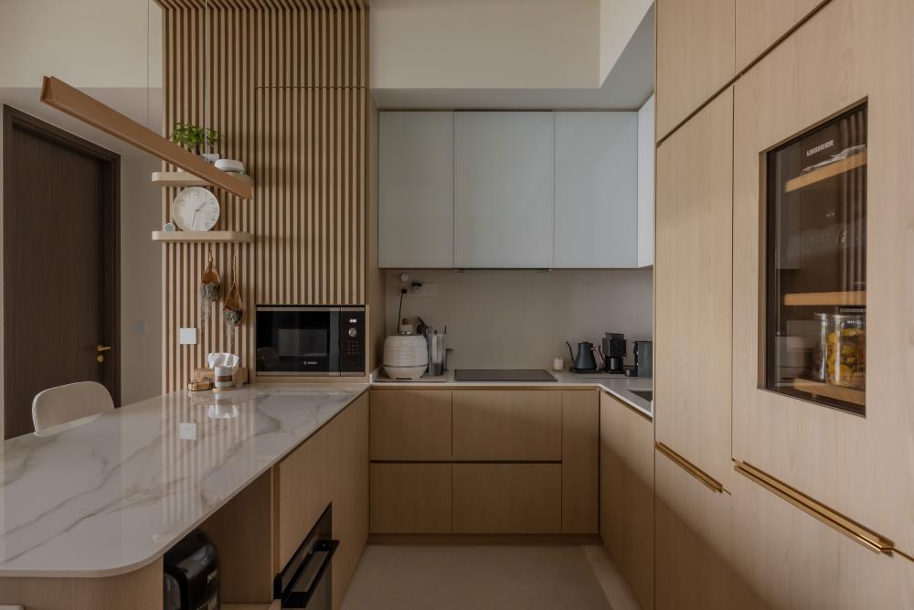 Modern Kitchen with Kitchen Island and Open Kitchen