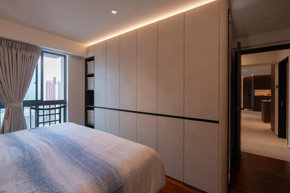 Modern Walk-in Wardrobe with Mirror and Wardrobe