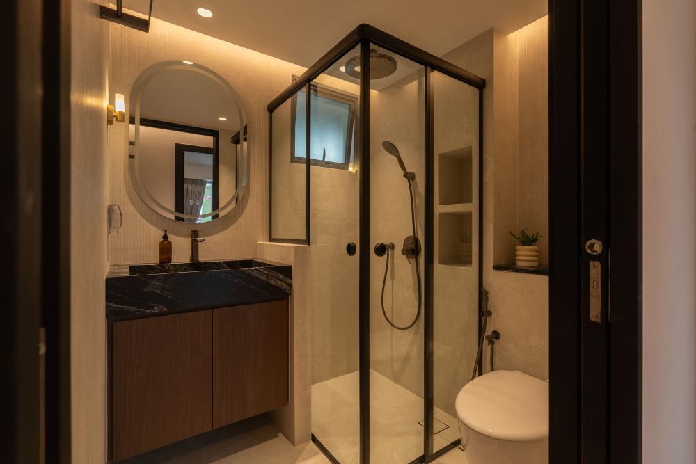 Modern Bathroom with Homogeneous Tiles and Mirror