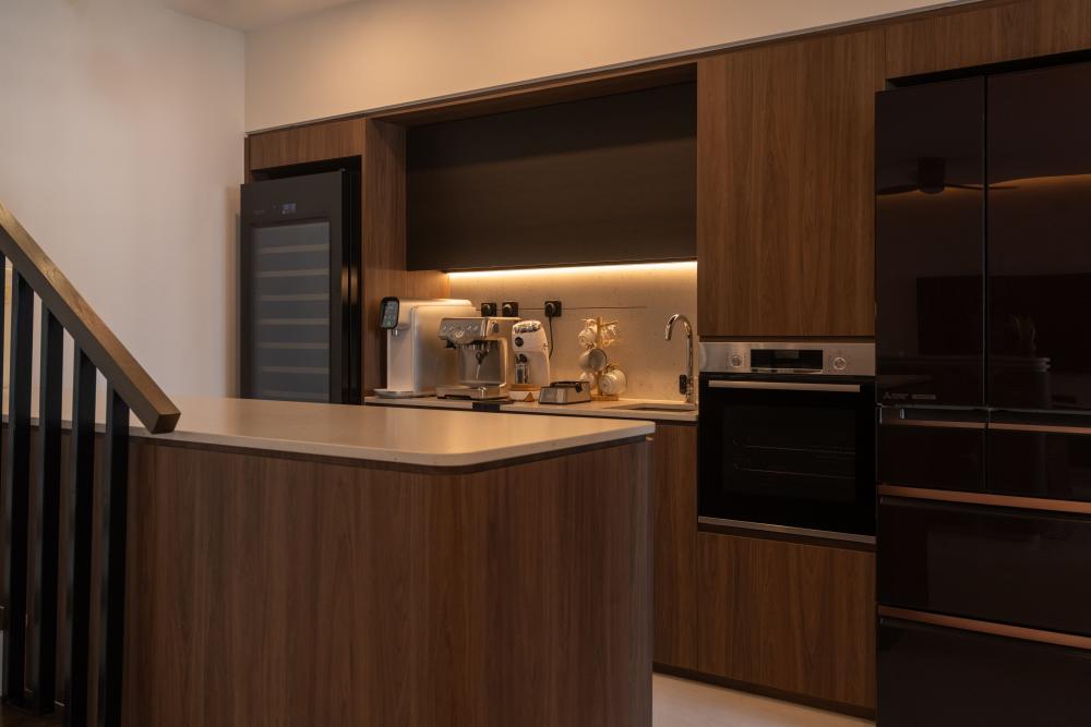 Modern Kitchen with Vinyl Flooring and Kitchen Island