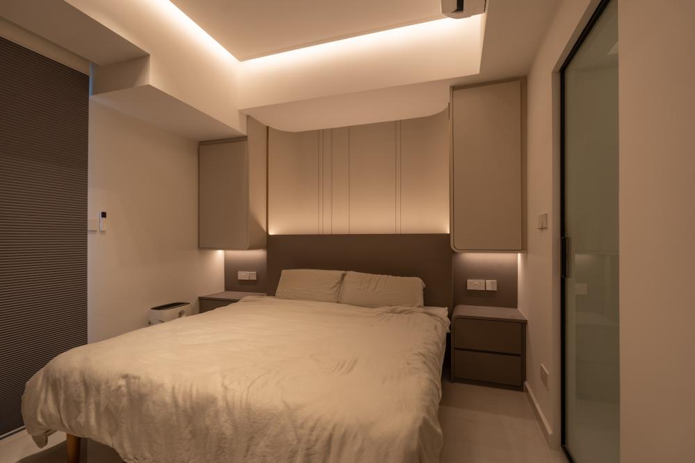 Modern Bedroom with Vinyl Flooring and Queen Bed