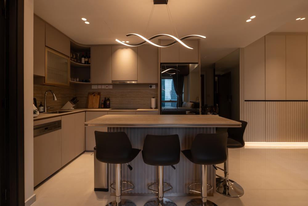 Modern Kitchen with Kitchen Island and Open Kitchen