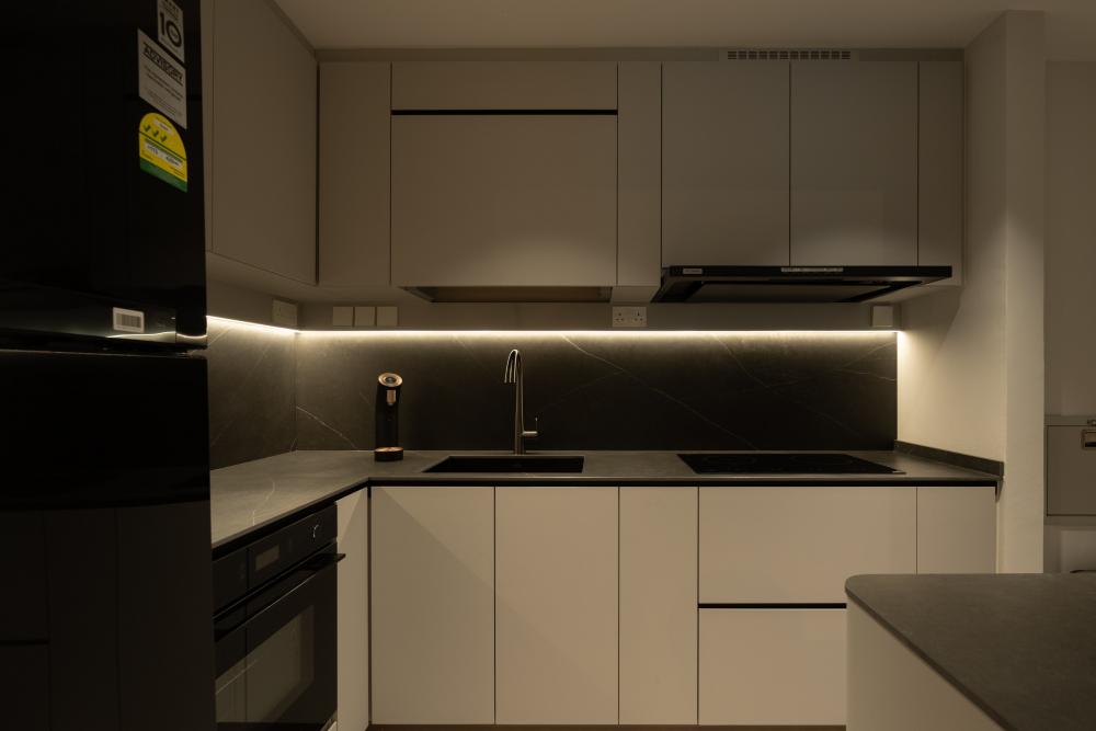 Contemporary Kitchen with Homogeneous Tiles and Herringbone Tiling