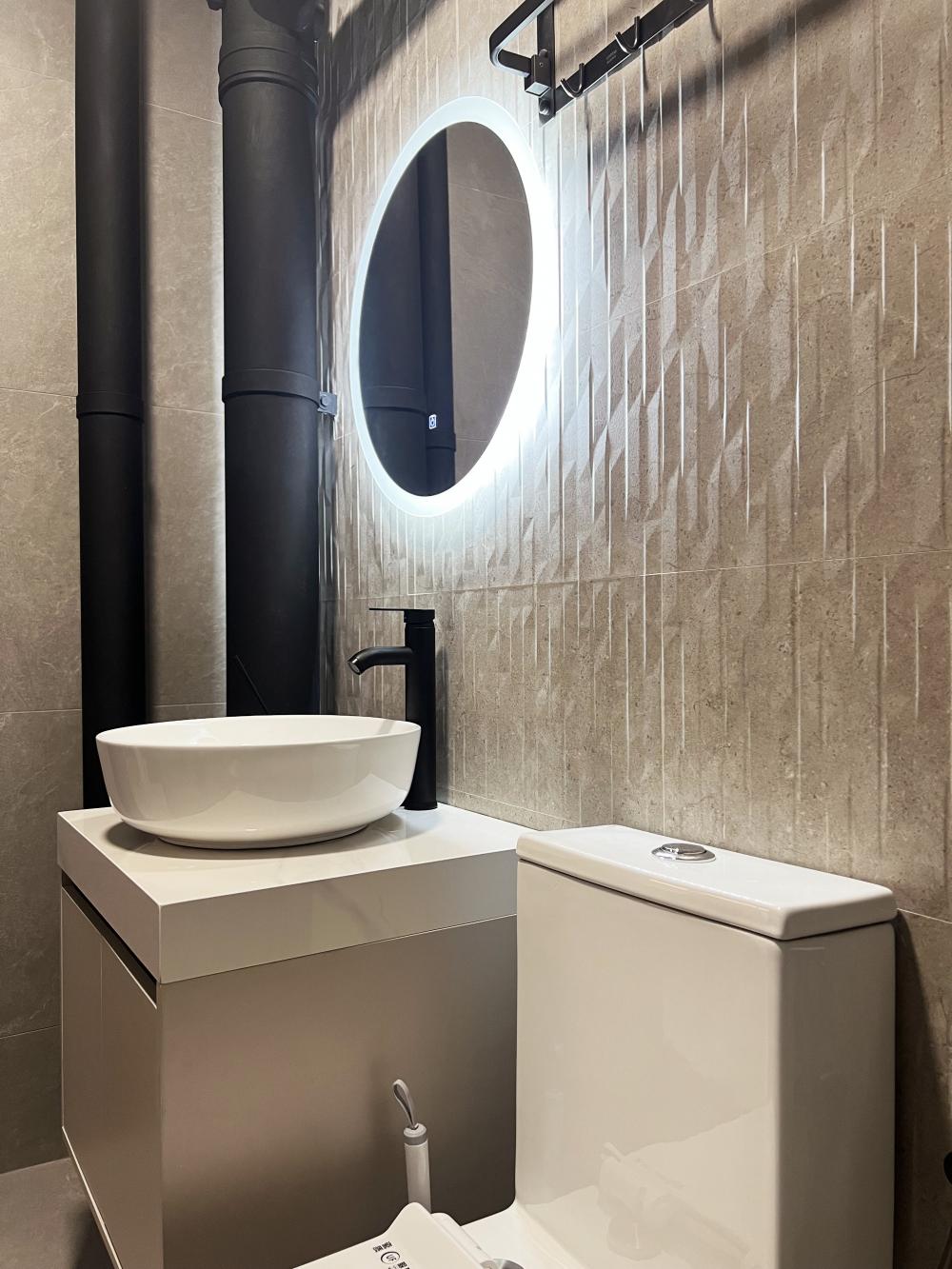 Modern Bathroom with Feature Wall and Mirror