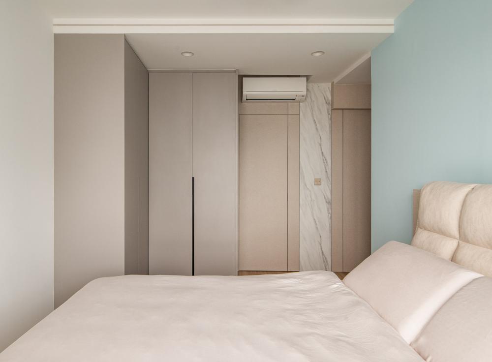 Modern Bedroom with Wardrobe and Storage Cabinets