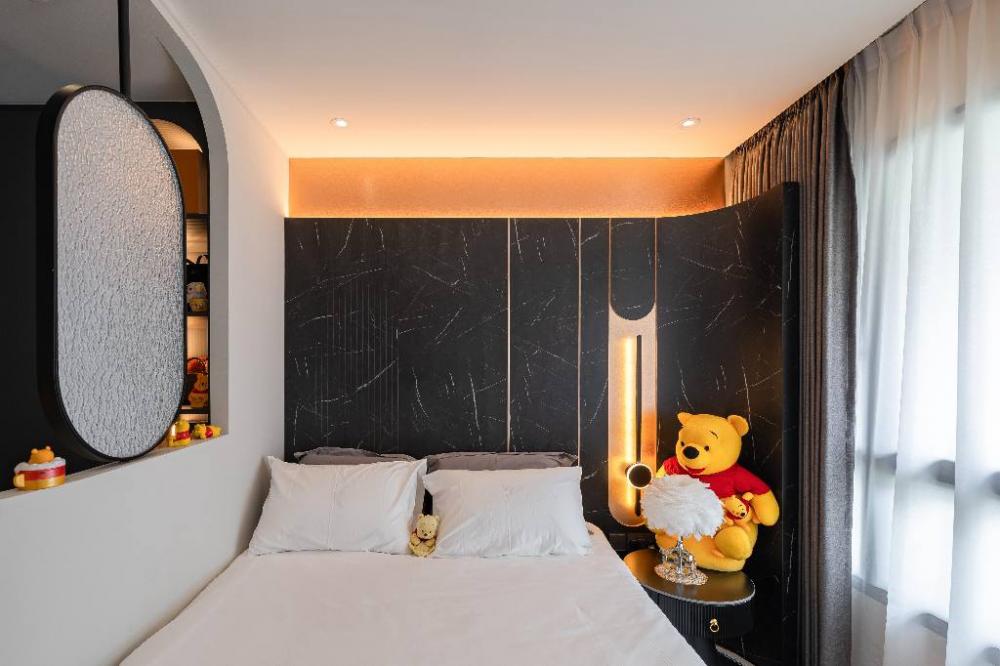 Modern Bedroom with Feature Wall and Bed