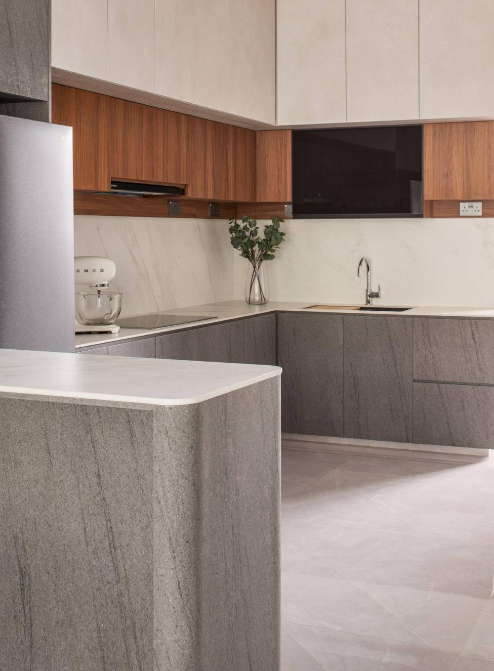 Modern Kitchen with Kitchen Accessories and Kitchen Cabinets