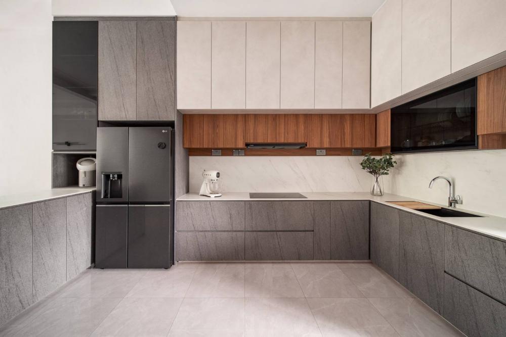 Modern Kitchen with Kitchen Accessories and Kitchen Cabinets